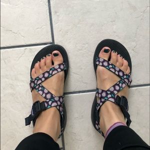Bubble print Chacos size 8